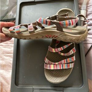 Gentle Skechers sandals